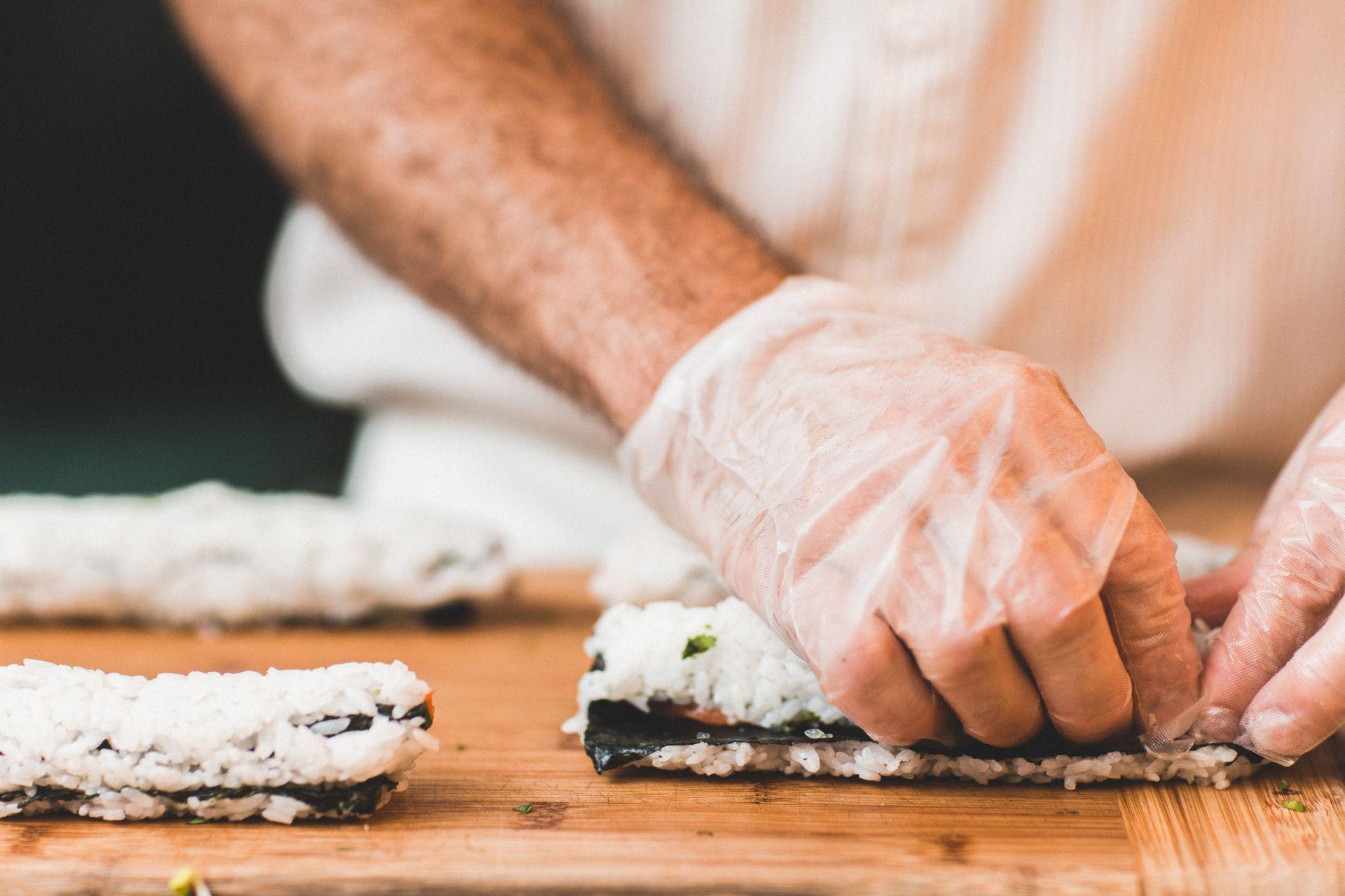 Wat is sushi en waar komt het vandaan?